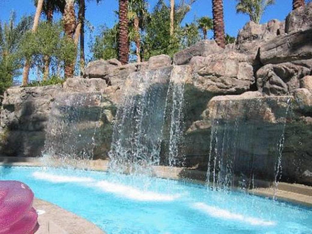 Tahiti Village Resort & Spa Las Vegas Exterior photo